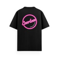 Camiseta negra clásica de Cocoloco con el logo pequeño delante y grande detrás
